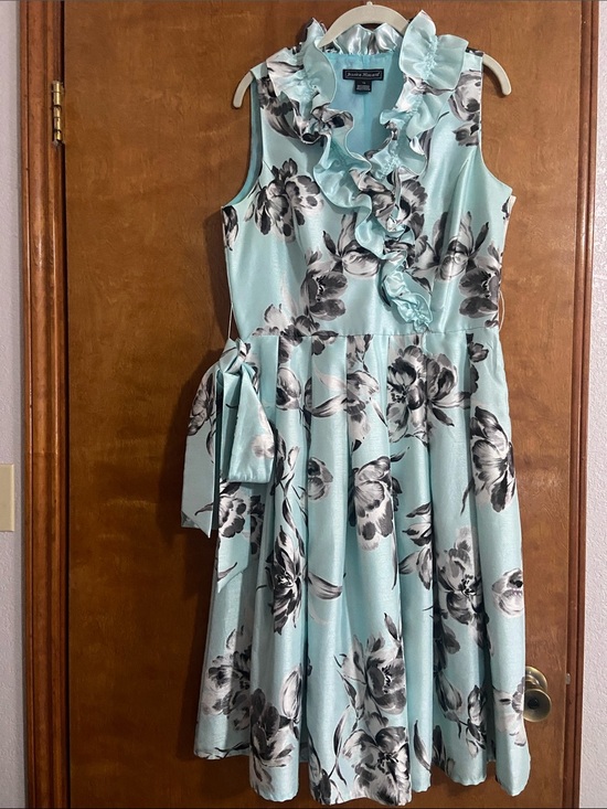 Jessica Howard Dresses & Skirts - Jessica Howard Mint Green Floral Ruffle Midi Dress